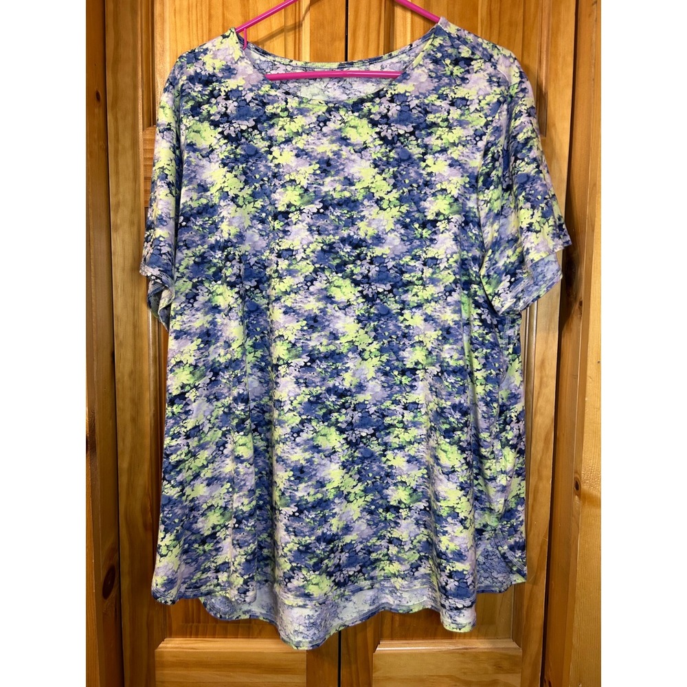 J. Jill NWOT Fit Progress Shirttail Pima Tee
Multicolor Abstract Floral Top